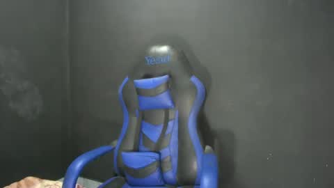 Snapshot of black_dicck chatting on October 26, 10:23 pm tu morenito online show from October 26, 10:23 pm