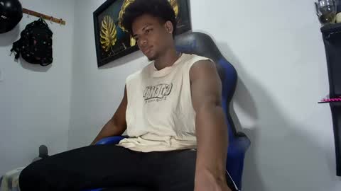 Snapshot of black_dicck chatting on March 4, 11:22 pm tu morenito online show from March 4, 11:22 pm