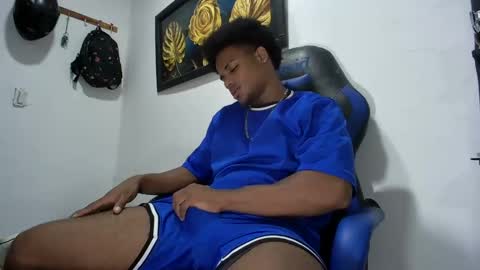 Snapshot of black_dicck chatting on March 1, 12:50 am tu morenito online show from March 1, 12:50 am