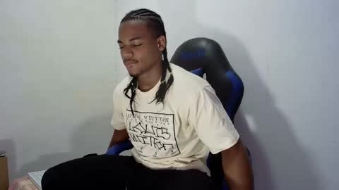 Snapshot of black_dicck chatting on September 18, 5:26 pm tu morenito online show from September 18, 5:26 pm