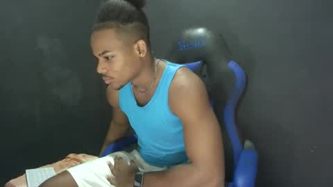 Snapshot of black_dicck chatting on October 25, 3:03 pm tu morenito online show from October 25, 3:03 pm