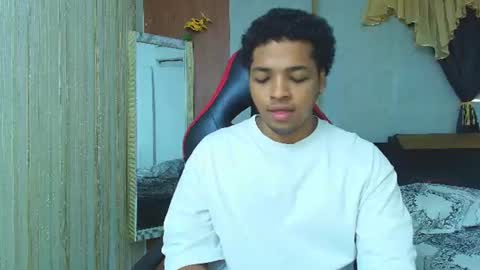 black_king_241 online show from June 10, 1:45 pm