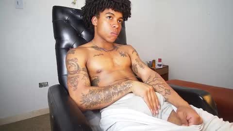 Snapshot of black_tentationx chatting on February 10, 8:42 am black_tentationx online show from February 10, 8:42 am