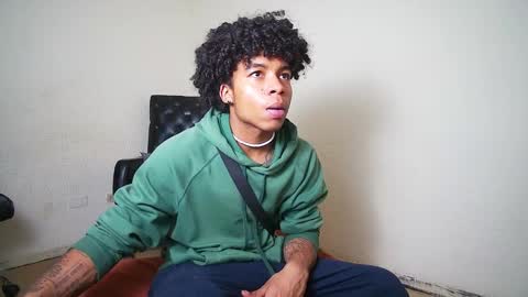 Snapshot of black_tentationx chatting on March 7, 3:29 am black_tentationx online show from March 7, 3:29 am