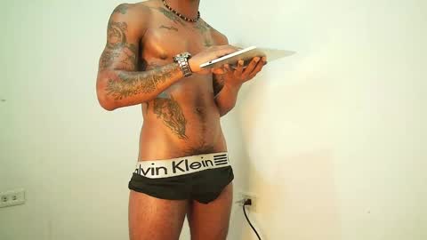 Snapshot of black_tentationx chatting on January 29, 7:11 pm black_tentationx online show from January 29, 7:11 pm