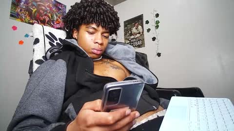 Snapshot of black_tentationx chatting on February 19, 8:44 am black_tentationx online show from February 19, 8:44 am