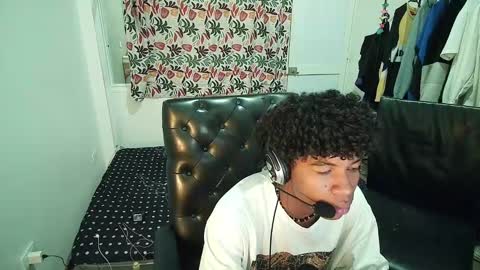 Snapshot of black_tentationx chatting on February 2, 5:21 am black_tentationx online show from February 2, 5:21 am