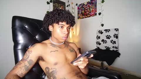 Snapshot of black_tentationx chatting on February 18, 4:26 am black_tentationx online show from February 18, 4:26 am