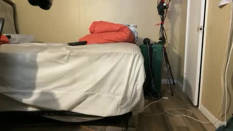 Snapshot of blackjag107 chatting on October 31, 7:01 am blackjag107 online show from October 31, 7:01 am