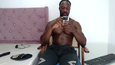 Snapshot of blacknikes chatting on December 9, 5:51 am Twtter 1MikeBeckford Onlyfns beckfordmike online show from December 9, 5:51 am