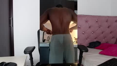 Snapshot of blacknikes chatting on March 11, 9:59 pm Twtter 1MikeBeckford Onlyfns beckfordmike online show from March 11, 9:59 pm