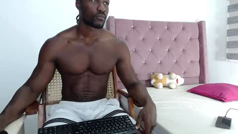 Snapshot of blacknikes chatting on February 4, 9:07 am Twtter 1MikeBeckford Onlyfns beckfordmike online show from February 4, 9:07 am