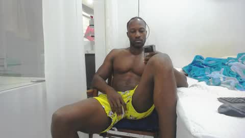 Snapshot of blacknikes chatting on December 19, 9:29 am Twtter 1MikeBeckford Onlyfns beckfordmike online show from December 19, 9:29 am