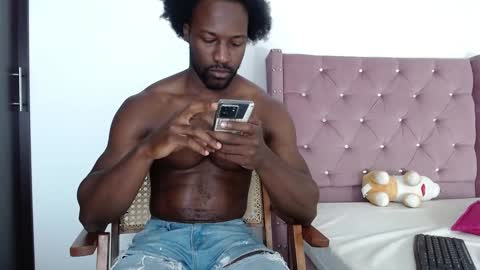 Snapshot of blacknikes chatting on January 28, 12:43 pm Twtter 1MikeBeckford Onlyfns beckfordmike online show from January 28, 12:43 pm