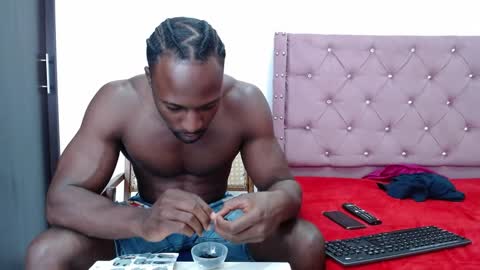 Snapshot of blacknikes chatting on December 18, 11:19 pm Twtter 1MikeBeckford Onlyfns beckfordmike online show from December 18, 11:19 pm