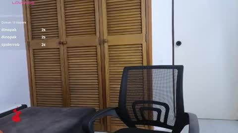 blade_miller_ online show from May 31, 2:16 pm