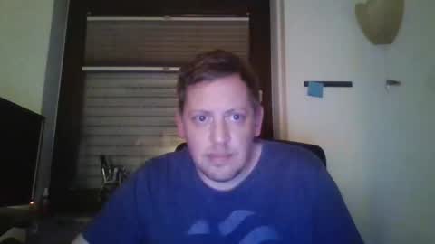 Snapshot of blonde32m chatting on October 15, 6:04 pm blonde32m online show from October 15, 6:04 pm