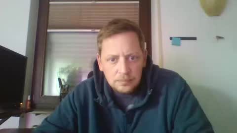 Snapshot of blonde32m chatting on October 6, 11:37 am blonde32m online show from October 6, 11:37 am