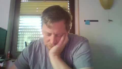 Snapshot of blonde32m chatting on October 18, 11:59 am blonde32m online show from October 18, 11:59 am