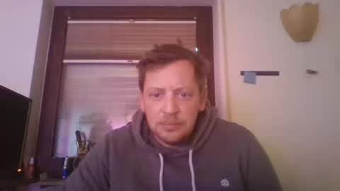 Snapshot of blonde32m chatting on October 26, 6:15 am blonde32m online show from October 26, 6:15 am