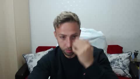 Snapshot of blondeagle chatting on October 2, 12:42 pm Mr Blond online show from October 2, 12:42 pm