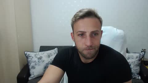 Snapshot of blondeagle chatting on September 29, 9:54 pm Mr Blond online show from September 29, 9:54 pm