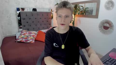 Snapshot of blondie_lover69 chatting on March 4, 7:43 pm Maleeth online show from March 4, 7:43 pm