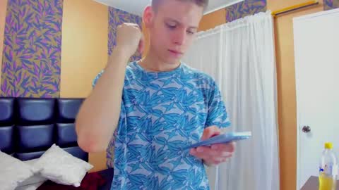 Snapshot of blondie_lover69 chatting on February 19, 8:41 pm Maleeth online show from February 19, 8:41 pm