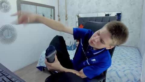 Snapshot of blondie_lover69 chatting on March 12, 7:38 pm Maleeth online show from March 12, 7:38 pm