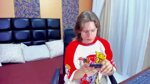 Snapshot of blondie_lover69 chatting on February 4, 7:33 pm Maleeth online show from February 4, 7:33 pm