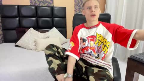 Snapshot of blondie_lover69 chatting on February 7, 7:27 pm Maleeth online show from February 7, 7:27 pm