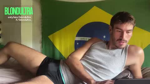 Snapshot of blondultra chatting on October 15, 12:02 pm blondultra online show from October 15, 12:02 pm