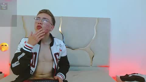 blondy_tay online show from October 4, 5:45 am