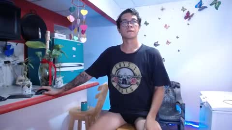 Snapshot of blue_morningstar chatting on December 9, 3:29 am bunbury online show from December 9, 3:29 am