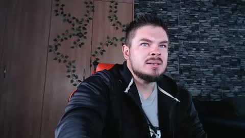 blueeyeboy0 online show from May 13, 8:22 am