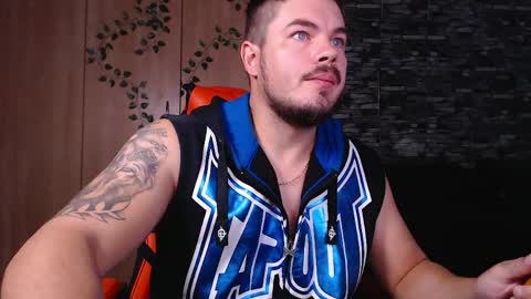 blueeyeboy0 online show from May 6, 9:10 am