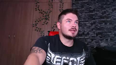 blueeyeboy0 online show from May 8, 9:43 am
