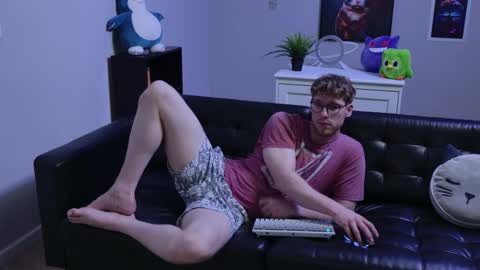 Snapshot of blueeyedtallguy chatting on September 16, 2:34 am blueeyedtallguy online show from September 16, 2:34 am