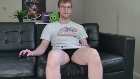 Snapshot of blueeyedtallguy chatting on September 24, 7:34 pm blueeyedtallguy online show from September 24, 7:34 pm