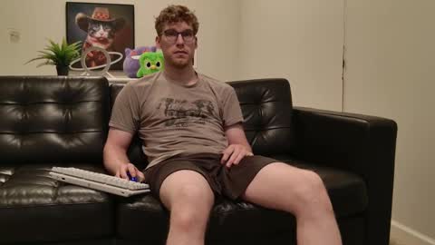 Snapshot of blueeyedtallguy chatting on October 4, 10:58 pm blueeyedtallguy online show from October 4, 10:58 pm