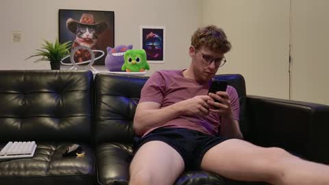 Snapshot of blueeyedtallguy chatting on October 3, 1:43 am blueeyedtallguy online show from October 3, 1:43 am
