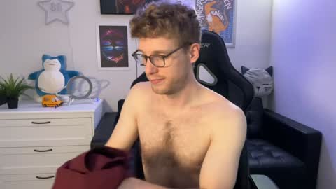 Snapshot of blueeyedtallguy chatting on January 14, 1:58 am blueeyedtallguy online show from January 14, 1:58 am