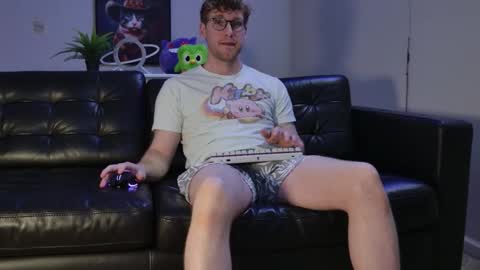 Snapshot of blueeyedtallguy chatting on October 14, 1:12 am blueeyedtallguy online show from October 14, 1:12 am