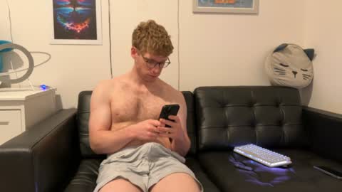 Snapshot of blueeyedtallguy chatting on December 11, 1:49 am blueeyedtallguy online show from December 11, 1:49 am