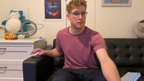 Snapshot of blueeyedtallguy chatting on January 1, 2:41 am blueeyedtallguy online show from January 1, 2:41 am