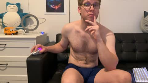 Snapshot of blueeyedtallguy chatting on December 9, 11:41 pm blueeyedtallguy online show from December 9, 11:41 pm