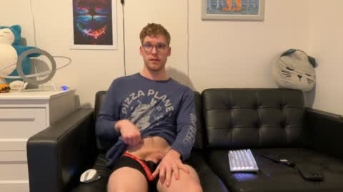 Snapshot of blueeyedtallguy chatting on December 29, 6:24 am blueeyedtallguy online show from December 29, 6:24 am