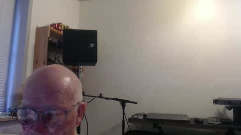 blueeyesn8 online show from December 22, 8:44 am