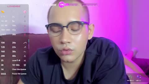 Snapshot of bluehsunny chatting on October 9, 10:58 pm alexander online show from October 9, 10:58 pm