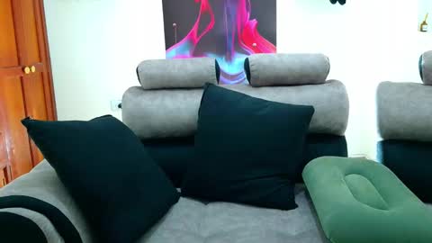 Snapshot of bluewolf247 chatting on October 15, 3:52 pm bluewolf247 online show from October 15, 3:52 pm